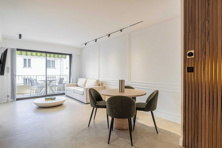 Interior 2, Renovated Prestige 3P Luxe Apt, Terrace & Parking, Alpes-Maritimes