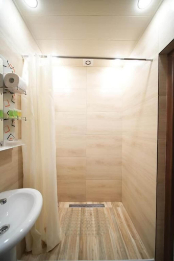 Bathroom 3, Maru house