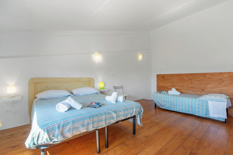 Bedroom 2, Agriturismo Il Nazareno Apartments, Livorno