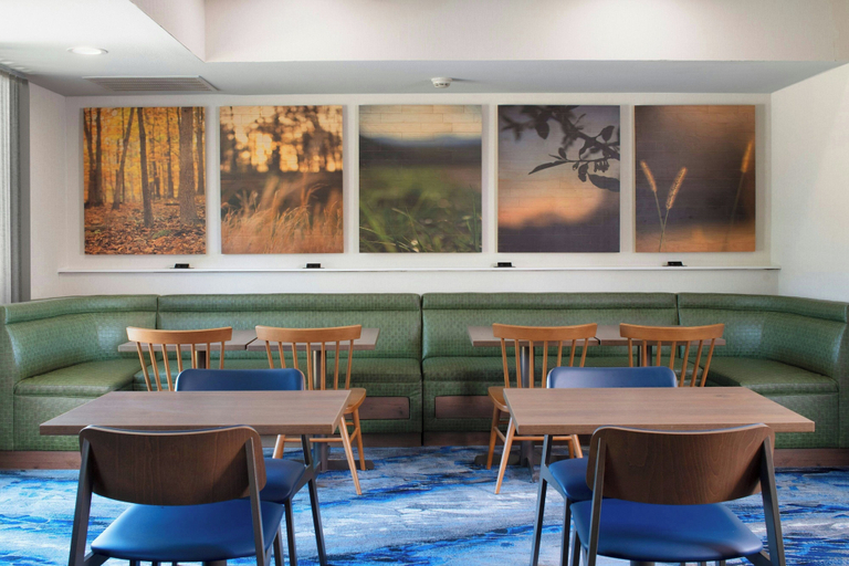 Food & Drinks 5, Fairfield Inn & Suites Dallas Park Central, Dallas