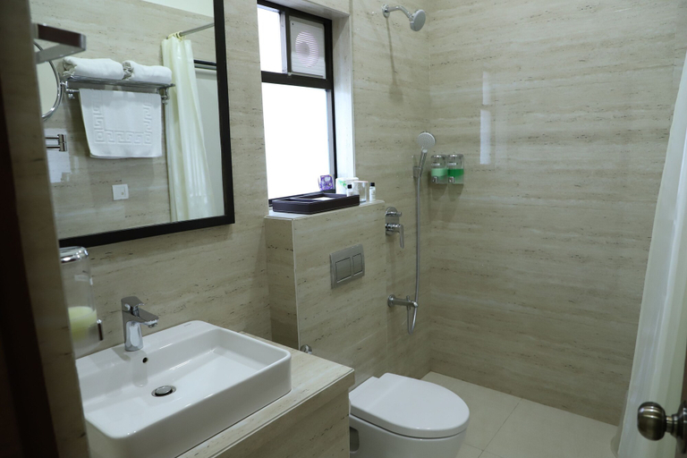 Bathroom 5, Welcomheritage Narmada Jacksons, Jabalpur