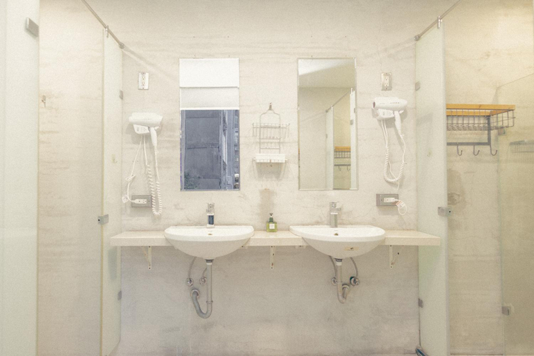 Bathroom 5, DONGMEN 3 Hostel, Taipei City