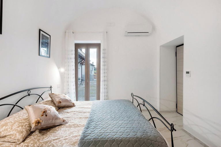 Room 4, Silvana's House, Napoli