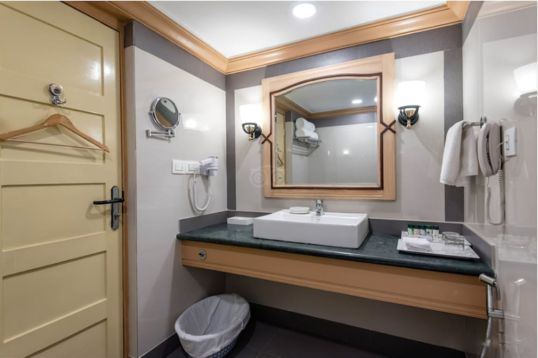 Bathroom 4, Fortune Resort Sullivan Court, The Nilgiris