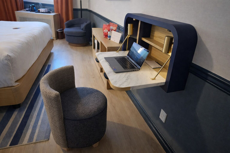 Room 2, Royal Upscale Hotel, Toronto