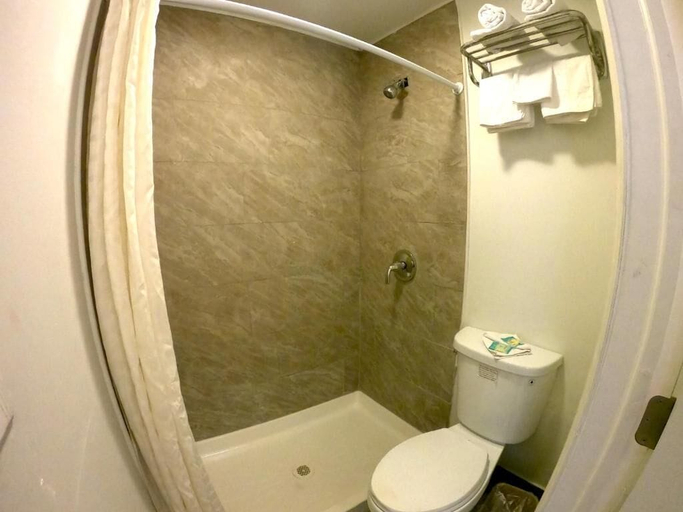 Bathroom 5, GG Rest Inn, Union