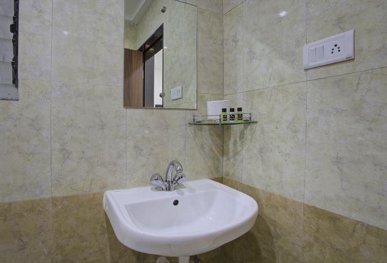 Bathroom 4, MAGNUS AERITH STUDIOS, EXECUTIVE RESIDENCES, Pune