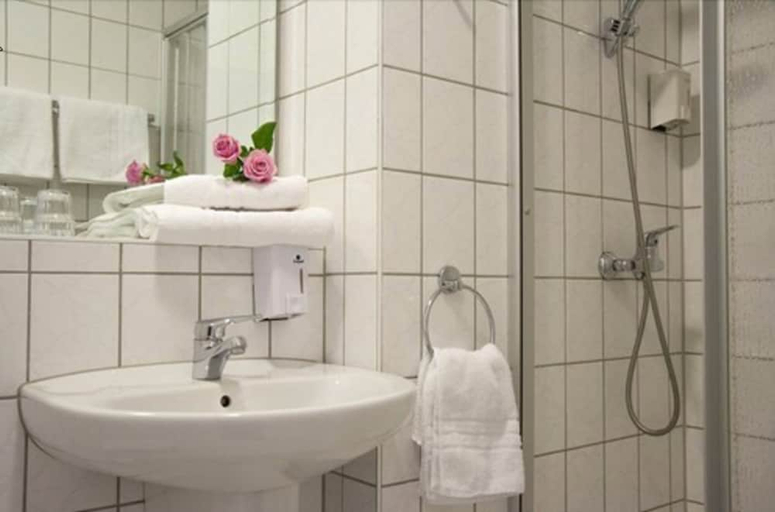 Bathroom 3, astral Inn Hotel Leipzig, Leipzig