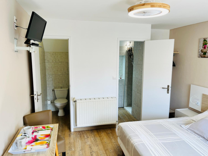 Bedroom 3, L'auberge fleurie, Somme