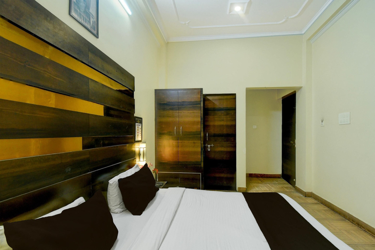 Room 4, Deluxe Aishwarya Inn, Jaipur