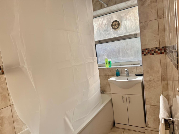 Bathroom 2, Poplar Apartment, London
