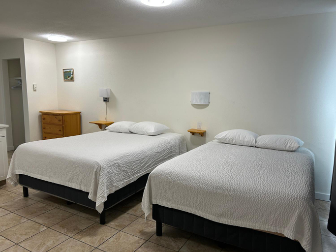 Bedroom 2, Empire Motel, Okanagan-Similkameen