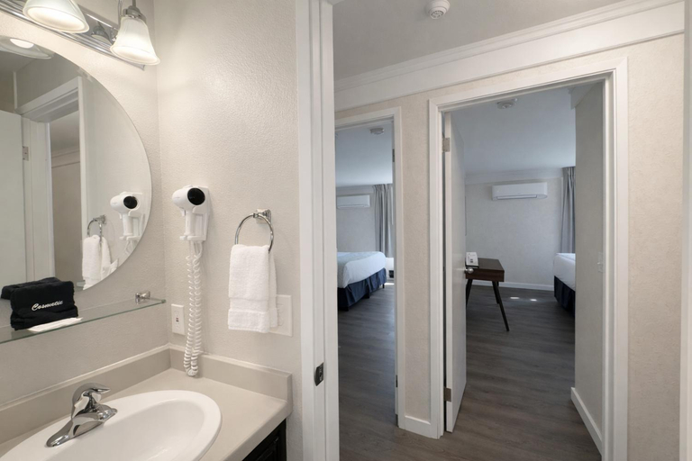 Bathroom 4, Friday Harbor Suites, San Juan