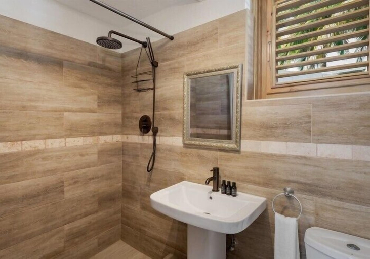 Bathroom 3, MoonRaker Beach Hotel