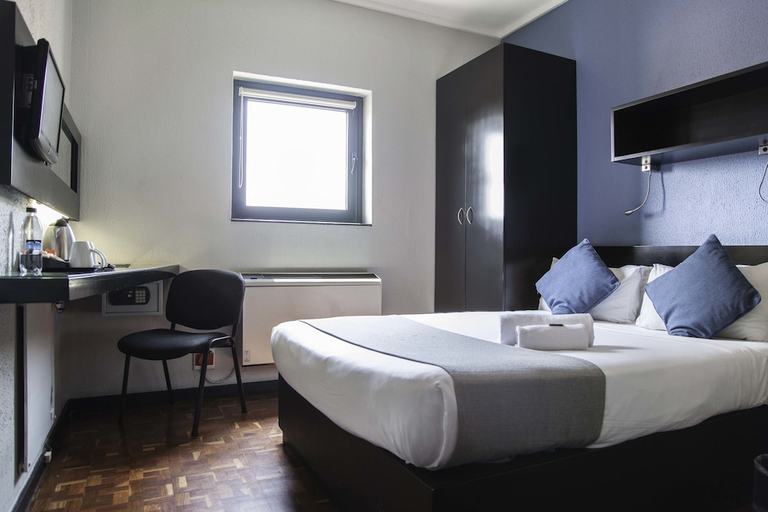 Bedroom 2, Morning Star Express Hotel, City of Tshwane