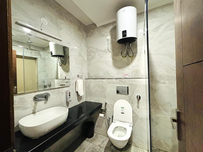 Bathroom 4, EL PINO, Kangra