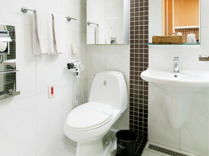 Bathroom 4, Hotel Hu Incheon Airport, Jung