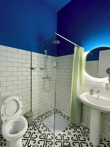 Bathroom 5, Communa Good vibes, Tbilisi