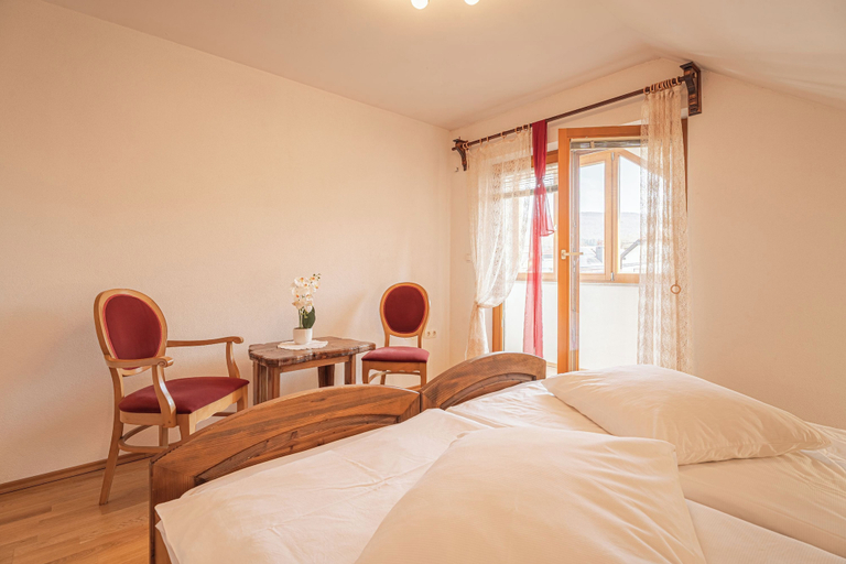 Room 3, Tourist Farm Logar Rooms, Cerknica