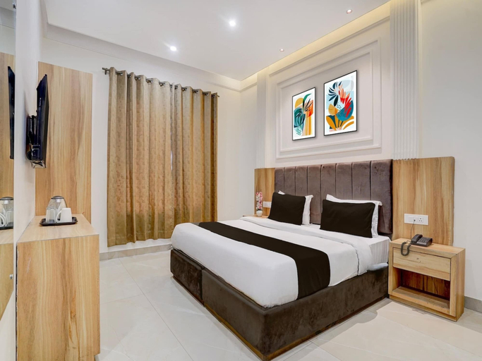 Room 4, Deluxe Townhouse by OYO Ram Talai, Amritsar