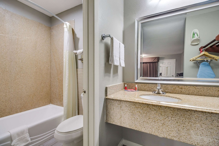 Bathroom, Prestige Inn, Houston