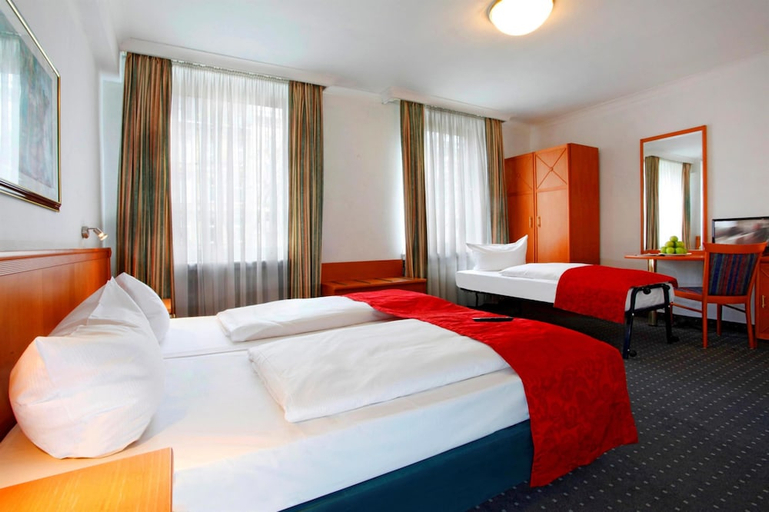 Bedroom 5, HansaDom Hotel Köln Central by Mayburgh, Köln