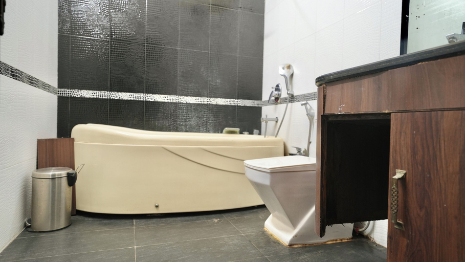 Bathroom 5, Rustam Villa, Gurgaon