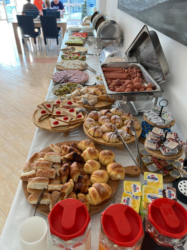 Food & Drinks 5, Kollari Apartments