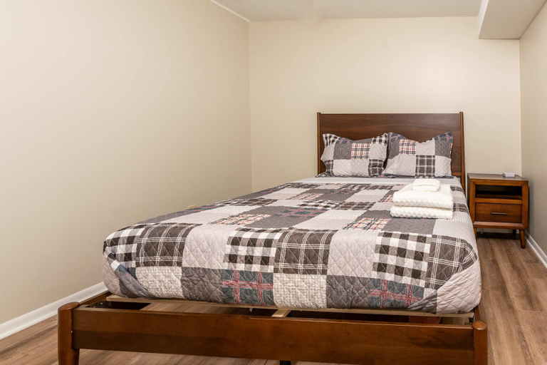 Room 4, Lakeside Living at Abbey Springs - Pools & Beach!, Walworth