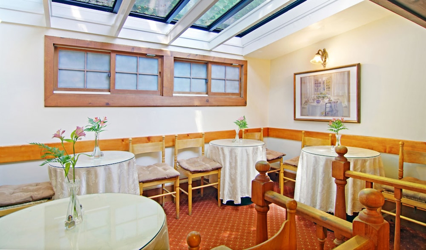 Food & Drinks, Babbling Brook Inn, Santa Cruz