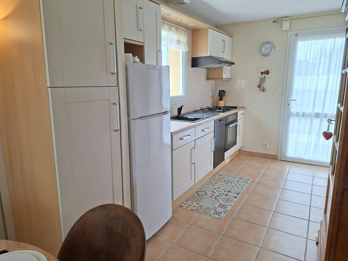 Private kitchen 3, Plouneour-trez Holiday Home With Seaview, Finistère