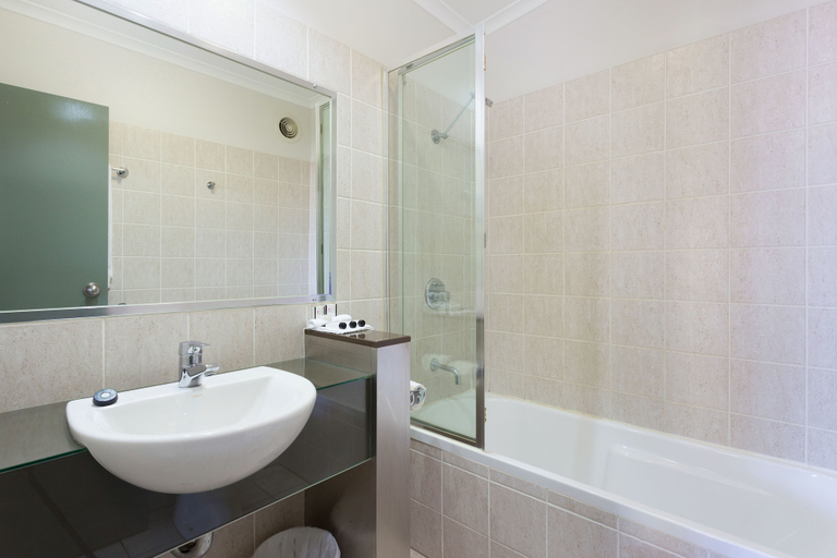 Bathroom 5, Rocklea International Motel, Rocklea