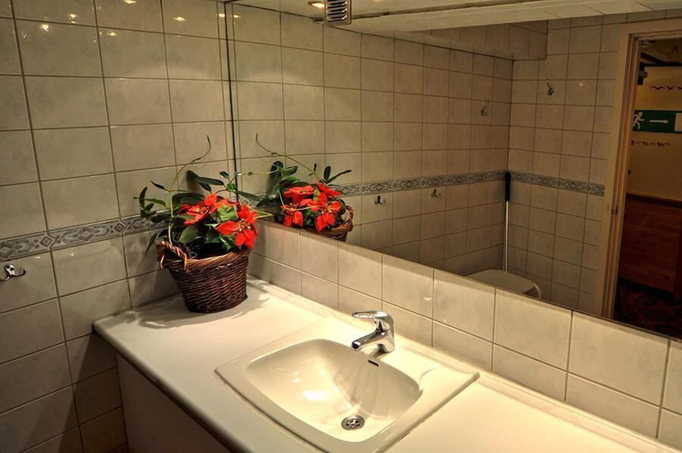 Bathroom 4, The Red Boat, Stockholm