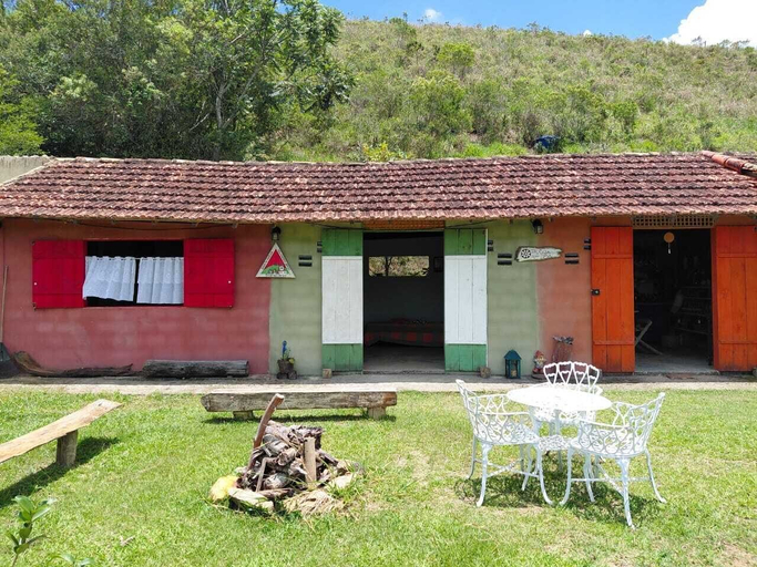 Outdoor dining 4, A Casa que Roda, Conceição do Rio Verde