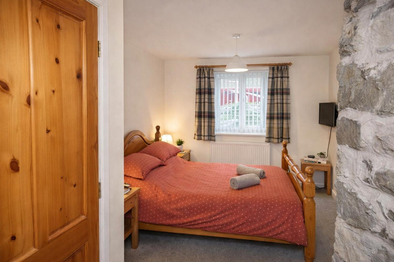 Bedroom 2, Abergwynant Farm Holidays with BBQ Hut Available To Hire, Gwynedd