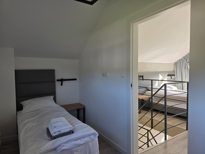 Bedroom 2, NOVA ULINIA Sea - dom nad morzem, podgrzewany basen, sauna, balia z jacuzzi,Starlink, Lębork