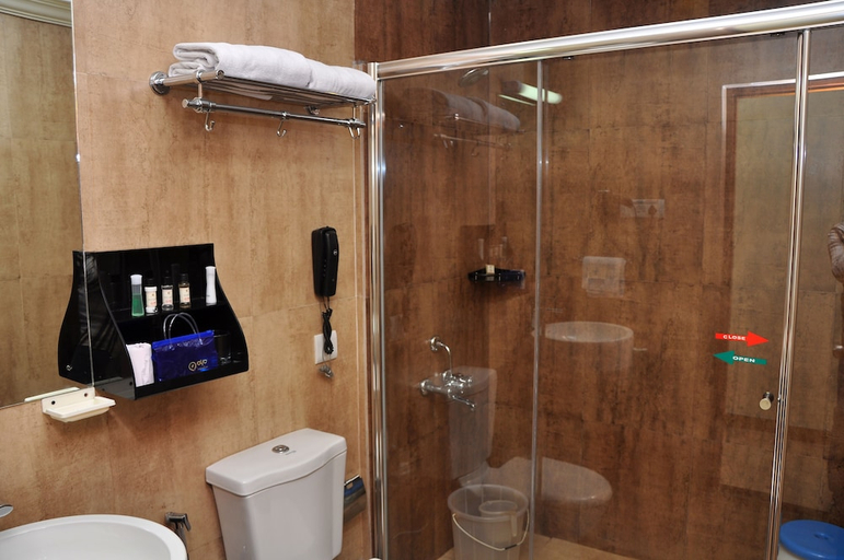 Bathroom 3, Quality Inn Sabari Resorts, Dindigul