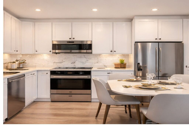 Private kitchen, Skyline Prestige Hotel, Toronto