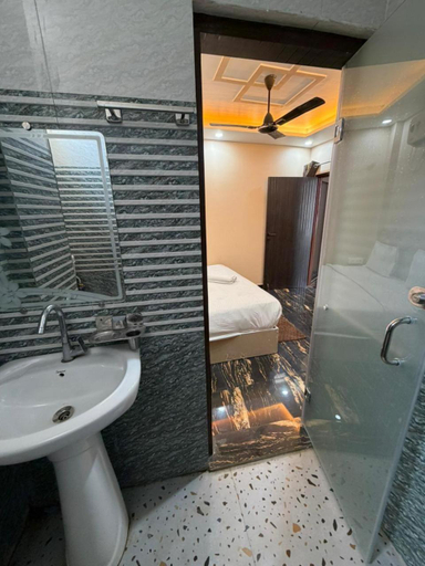 Bathroom 5, Hotel Tapovan Hills, Garhwal