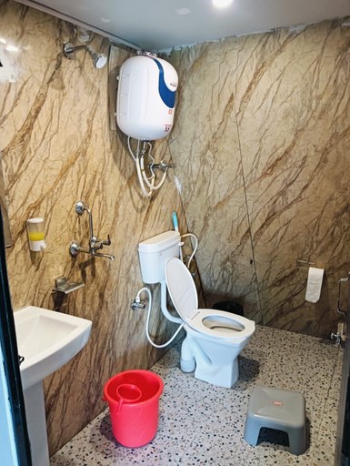 Bathroom 2, Nirvana -An Offbeat experience Kanatal, Tehri Garhwal