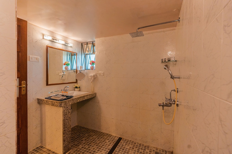 Bathroom 5, De Mandarin Beach Resort Suites & Villas Goa, North Goa