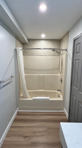 Bathroom 2, Wellington Inn, Muskoka