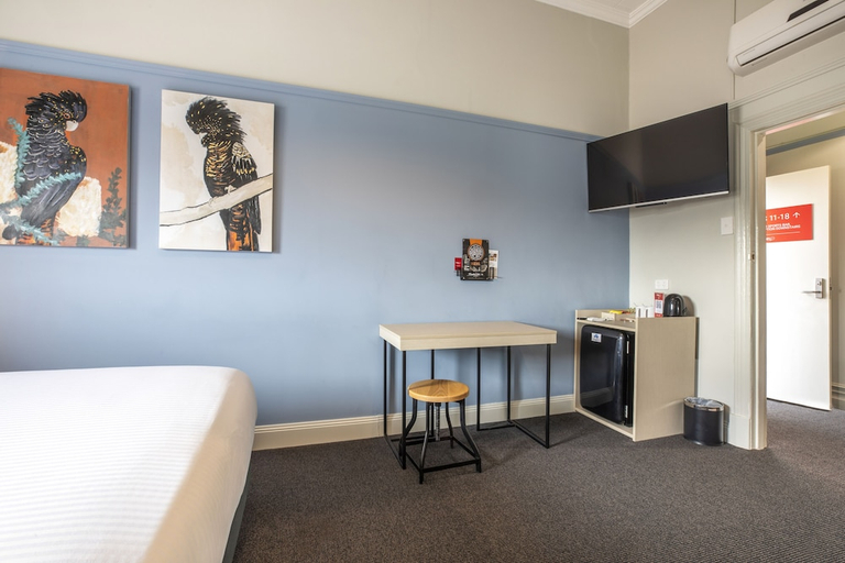 Bedroom 2, Federal Hotel, Mount Gambier