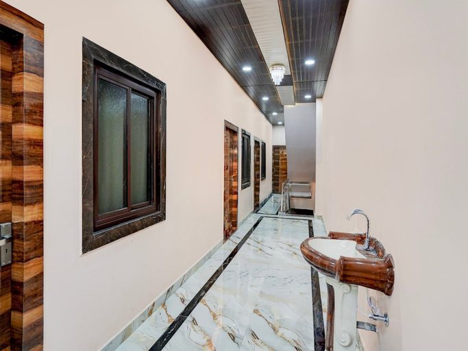 Interior 5, Deluxehotel Maa Gargi Dham, Faizabad
