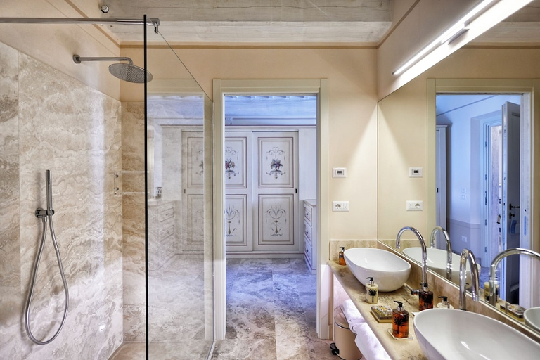 Bathroom 4, Il Falconiere, Arezzo