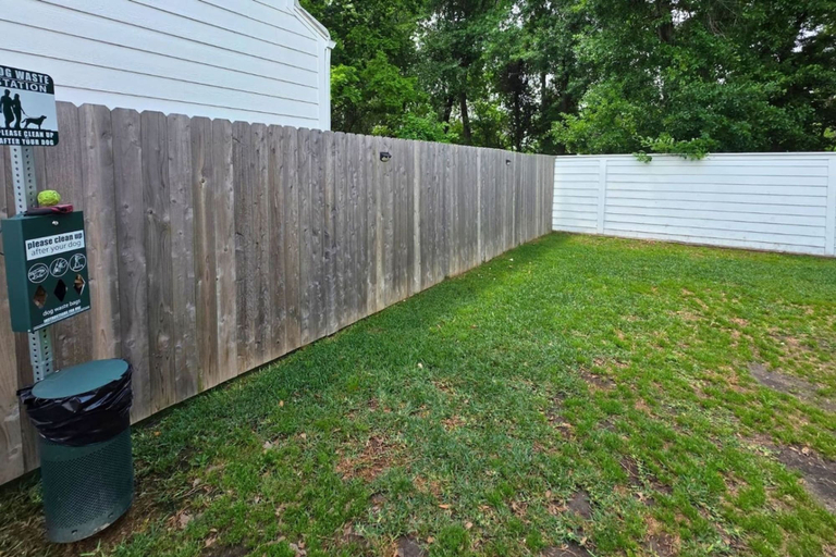 Room 2, Wonderland 3bd Escape Near Downtown Houston, Houston