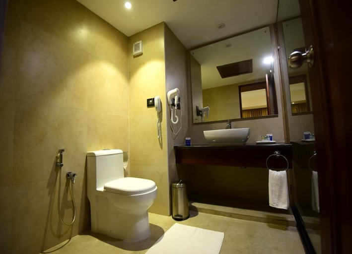Bathroom 4, Classic Sarovar Portico, Thiruvananthapuram