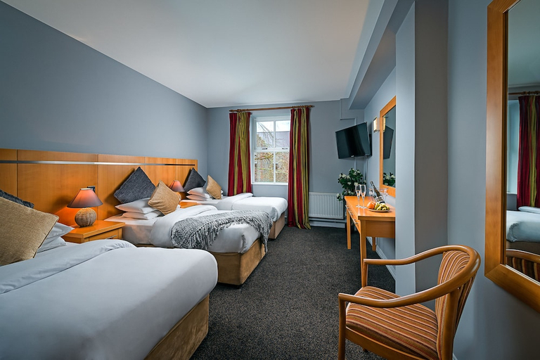 Bedroom 2, Queens Hotel And Nightclub