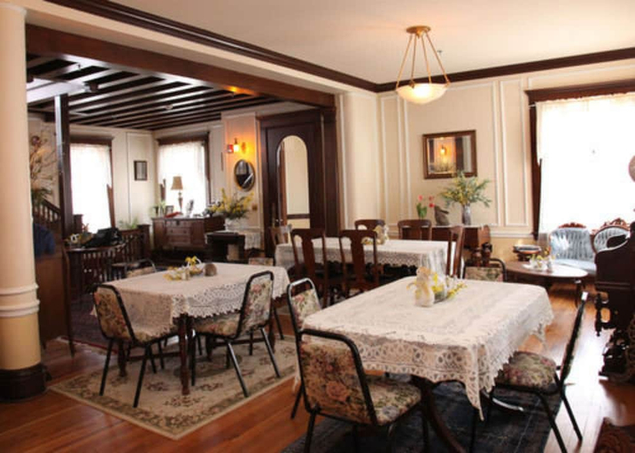 Food & Drinks, The Decker House Bed & Breakfast, Cerro Gordo