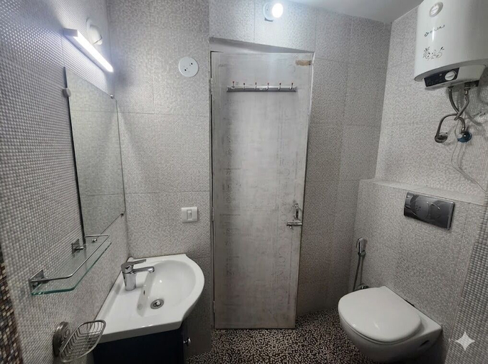 Bathroom 4, Sairaah Golden Suites, Ahmadnagar